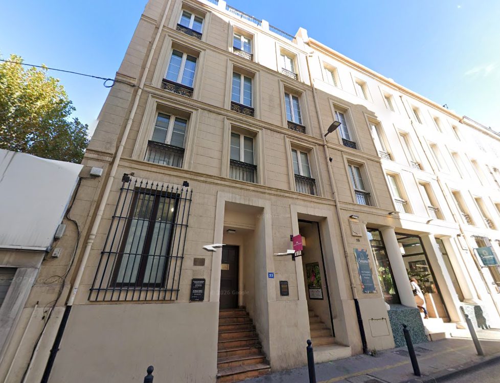 Entrée de l'immeuble du cabinet, 23 rue Breteuil, Marseille 13006