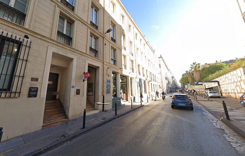 La rue Breteuil, accès au cabinet de psychologie